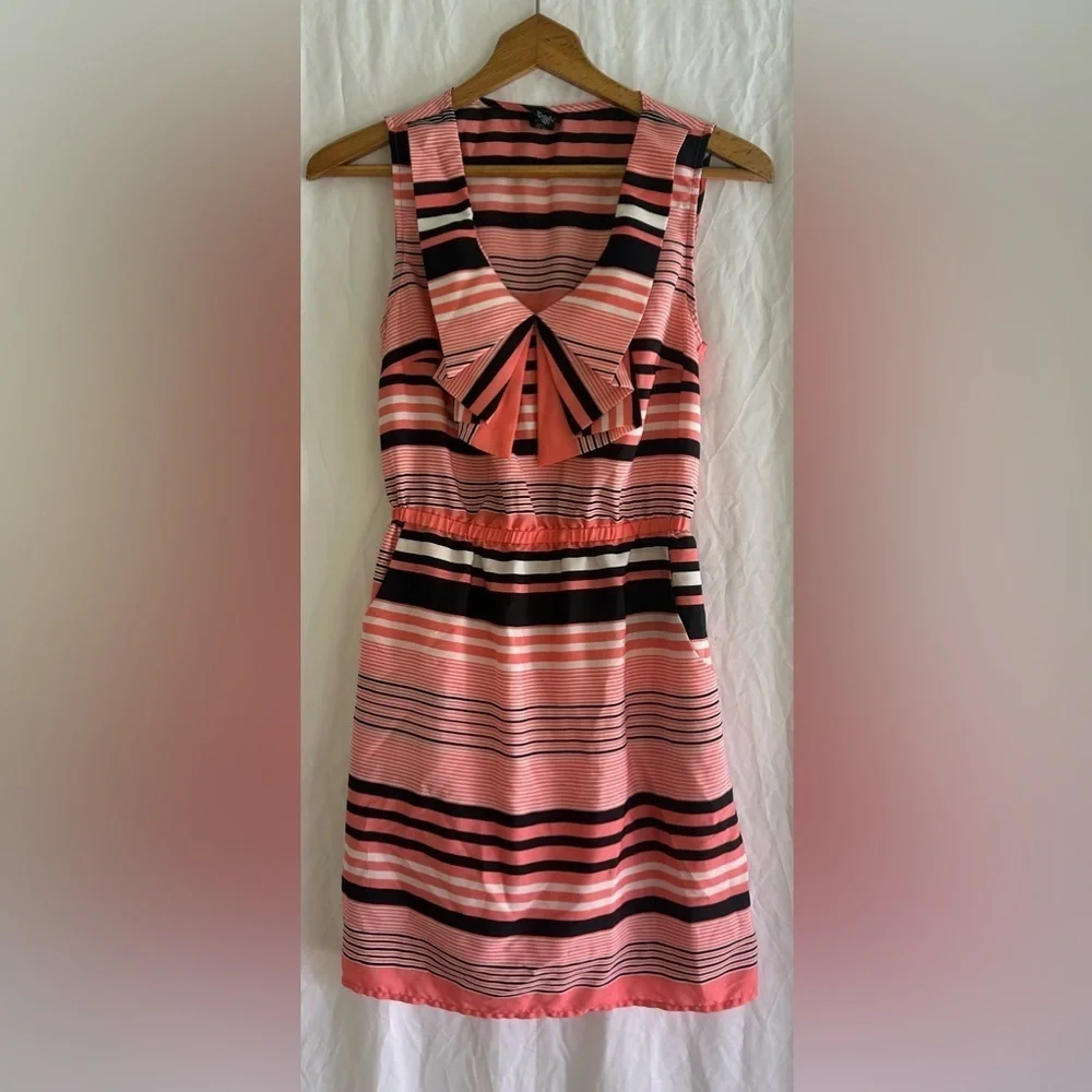 Rue 21 Girls Sleeveless Pink, Black, White stripe  Dress size Medium Pockets